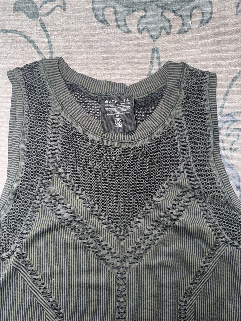 Athleta Olive Ribbed Oxygen Tech Knit Tank Top Size M - Picture 2 of 4